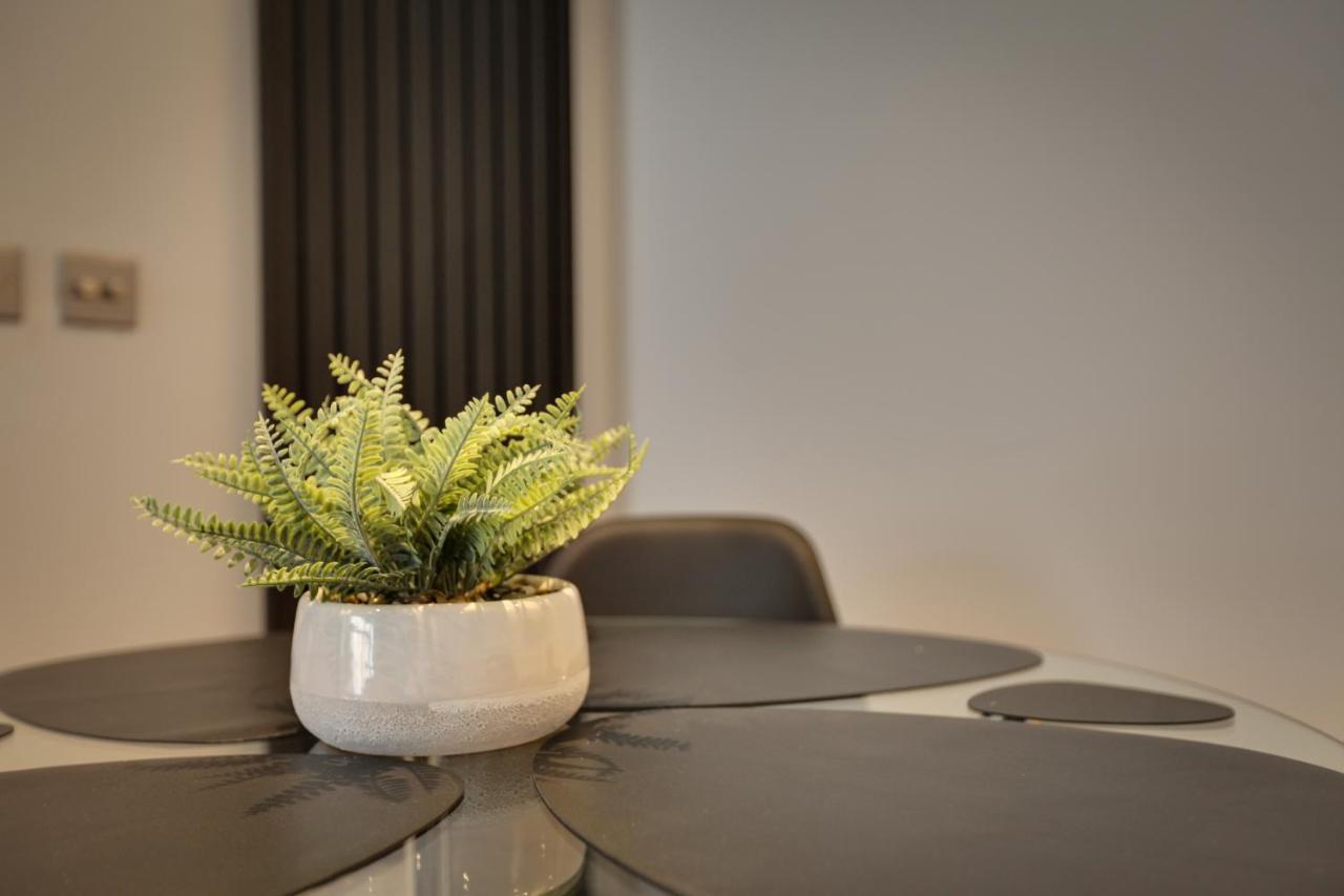New London Life Executive Apartments Τσέλμσφορντ Εξωτερικό φωτογραφία